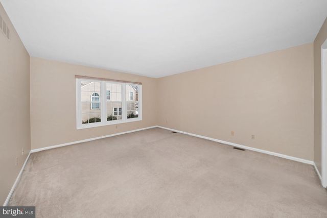 4 SUNRISE DR, Newark, DE 19711