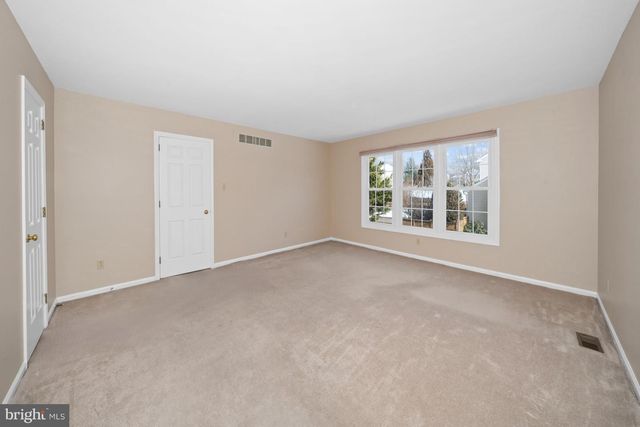 4 SUNRISE DR, Newark, DE 19711