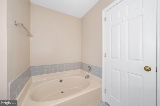 4 SUNRISE DR, Newark, DE 19711