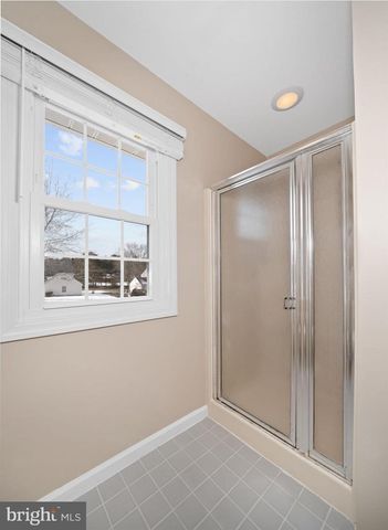 4 SUNRISE DR, Newark, DE 19711