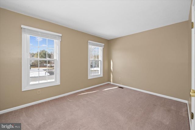 4 SUNRISE DR, Newark, DE 19711