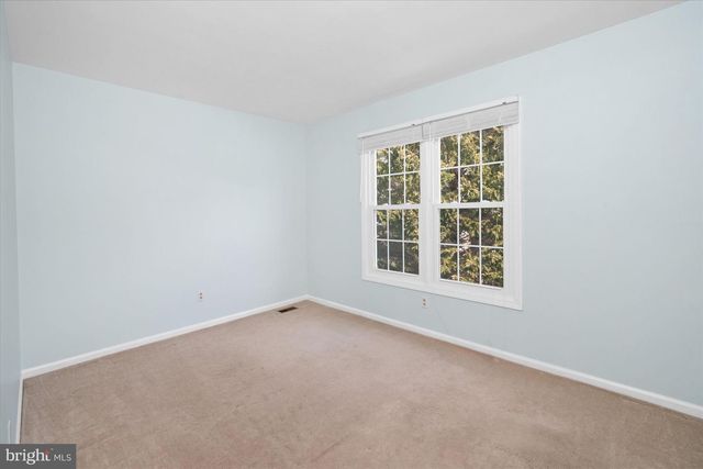 4 SUNRISE DR, Newark, DE 19711