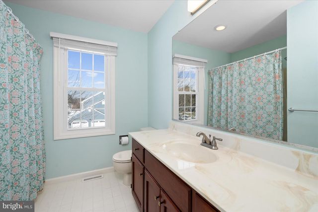 4 SUNRISE DR, Newark, DE 19711