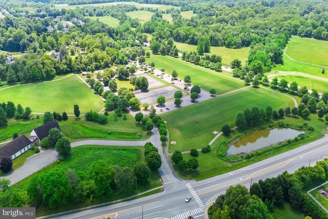 4 SUNRISE DR, Newark, DE 19711