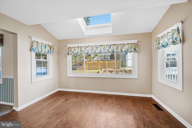 4 SUNRISE DR, Newark, DE 19711