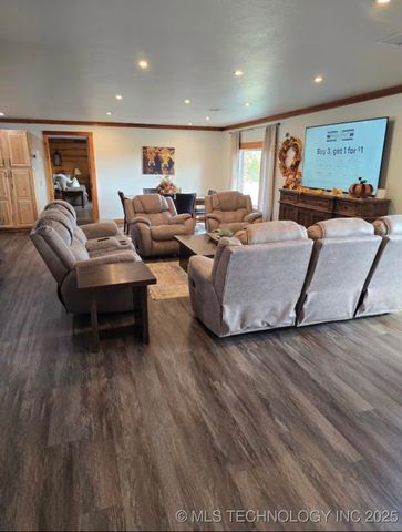 1211 Murphy Drive, Canadian, OK 74425