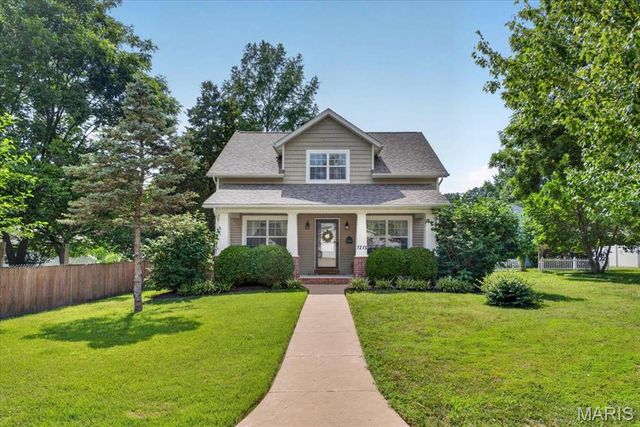 1215 Oakland Avenue, Edwardsville, IL 62025