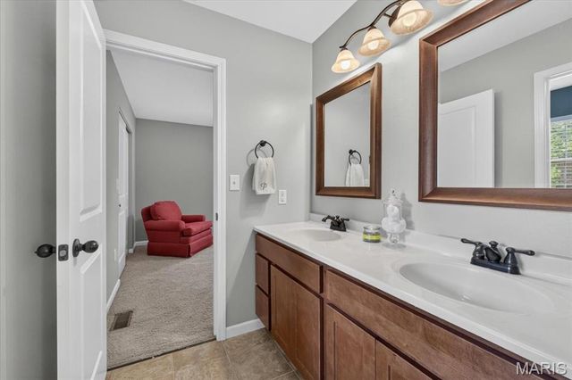 1215 Oakland Avenue, Edwardsville, IL 62025