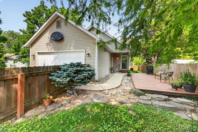 1215 Oakland Avenue, Edwardsville, IL 62025