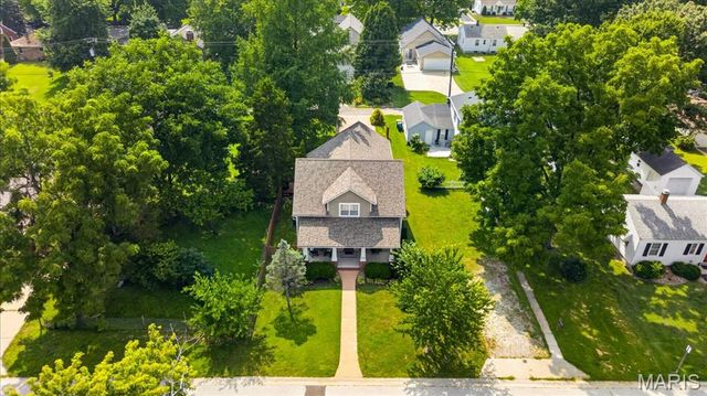 1215 Oakland Avenue, Edwardsville, IL 62025