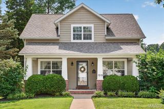 1215 Oakland Avenue, Edwardsville, IL 62025