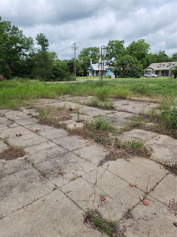 9 W Side Plaza, Ladonia, TX 75449