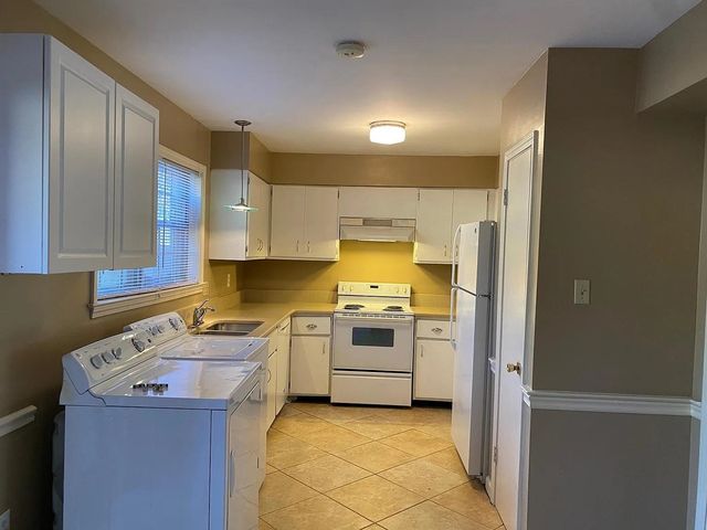 5718 Quince Rd Apt 13, Memphis, TN 38119