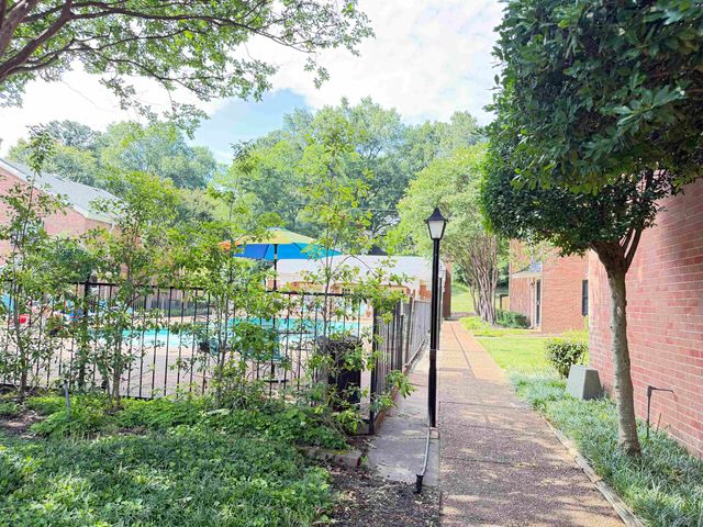 5718 Quince Rd Apt 13, Memphis, TN 38119