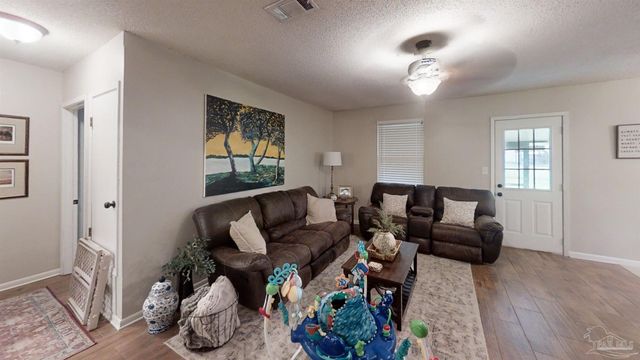 4763 Fairoaks Dr, Pace, FL 32571