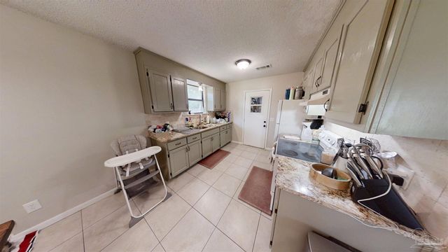 4763 Fairoaks Dr, Pace, FL 32571