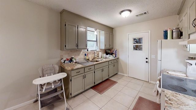 4763 Fairoaks Dr, Pace, FL 32571
