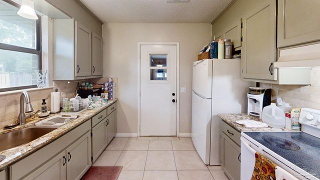 4763 Fairoaks Dr, Pace, FL 32571