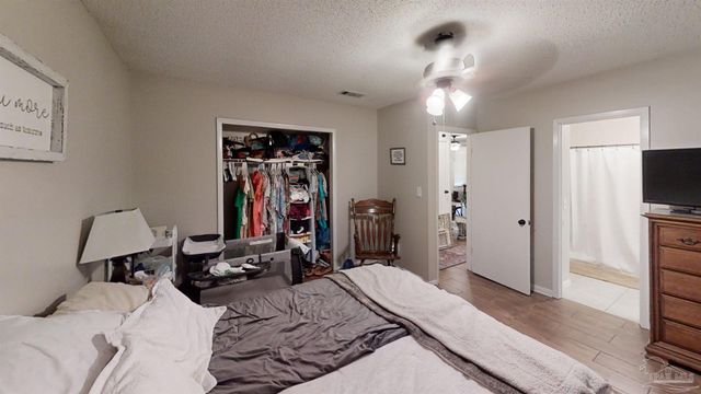 4763 Fairoaks Dr, Pace, FL 32571