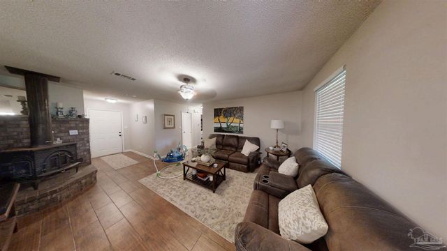 4763 Fairoaks Dr, Pace, FL 32571