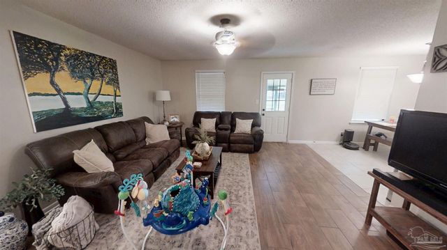4763 Fairoaks Dr, Pace, FL 32571