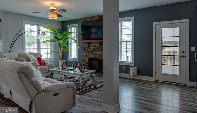 1006 MAIDEN GRASS DR, La Plata, MD 20646
