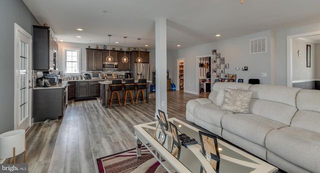1006 MAIDEN GRASS DR, La Plata, MD 20646