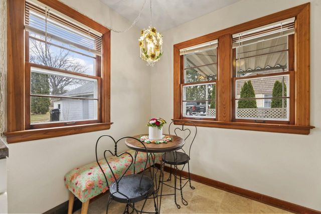 754 Summit AVENUE, Oconomowoc, WI 53066