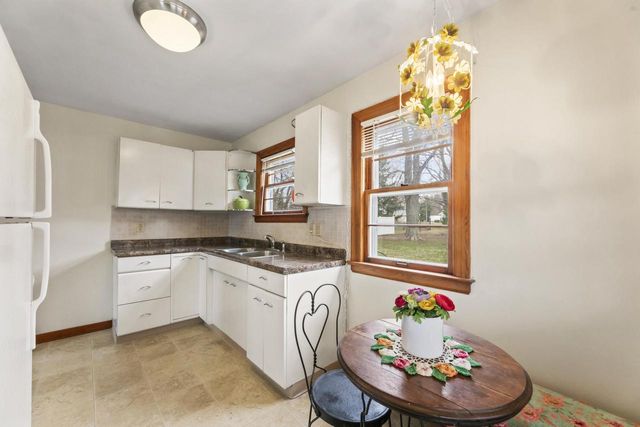 754 Summit AVENUE, Oconomowoc, WI 53066