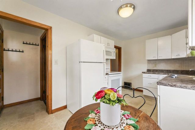 754 Summit AVENUE, Oconomowoc, WI 53066