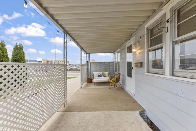 754 Summit AVENUE, Oconomowoc, WI 53066