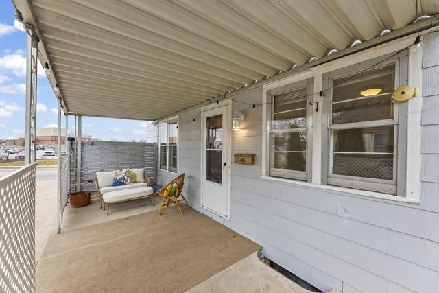 754 Summit AVENUE, Oconomowoc, WI 53066