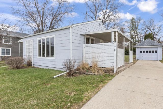 754 Summit AVENUE, Oconomowoc, WI 53066