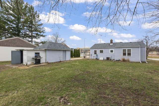 754 Summit AVENUE, Oconomowoc, WI 53066