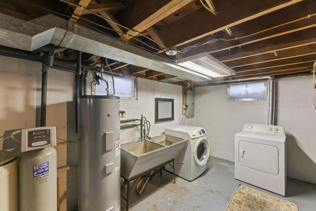 754 Summit AVENUE, Oconomowoc, WI 53066