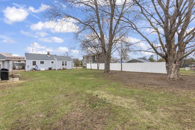 754 Summit AVENUE, Oconomowoc, WI 53066