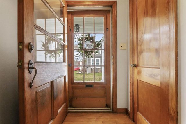 754 Summit AVENUE, Oconomowoc, WI 53066