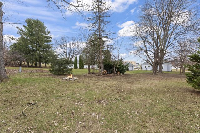 754 Summit AVENUE, Oconomowoc, WI 53066