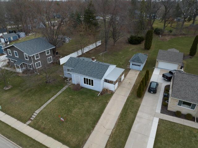 754 Summit AVENUE, Oconomowoc, WI 53066