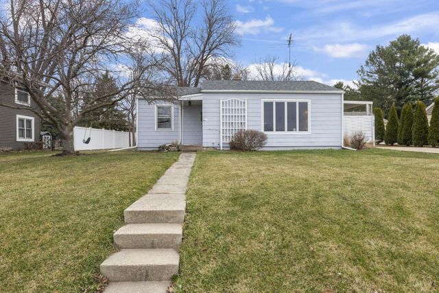 754 Summit AVENUE, Oconomowoc, WI 53066