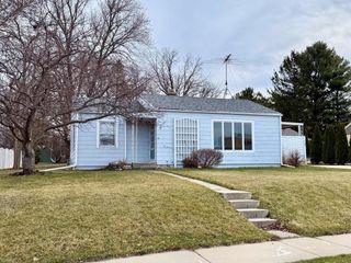 754 Summit AVENUE, Oconomowoc, WI 53066