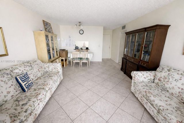 920 NE 169th St 405, North Miami Beach, FL 33162