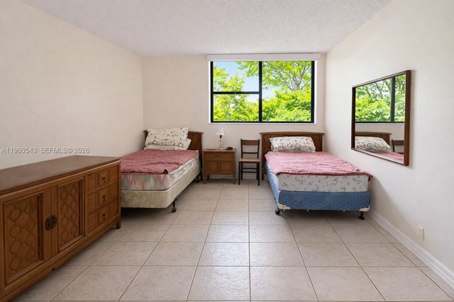 920 NE 169th St 405, North Miami Beach, FL 33162