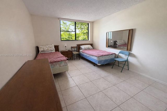 920 NE 169th St 405, North Miami Beach, FL 33162