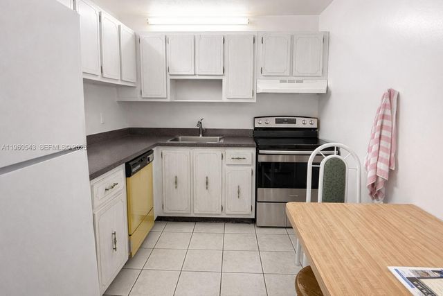 920 NE 169th St 405, North Miami Beach, FL 33162