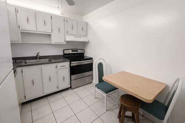 920 NE 169th St 405, North Miami Beach, FL 33162