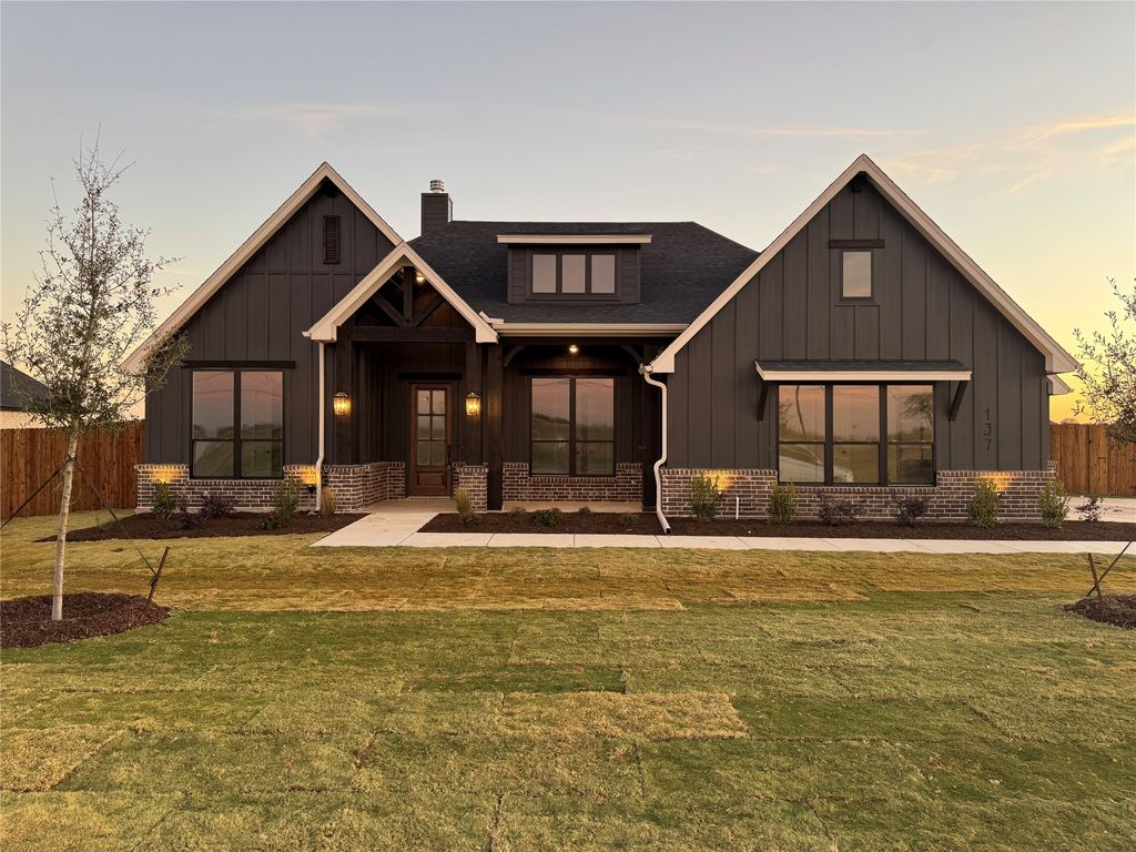 137 Red Fox, Godley, TX 76044