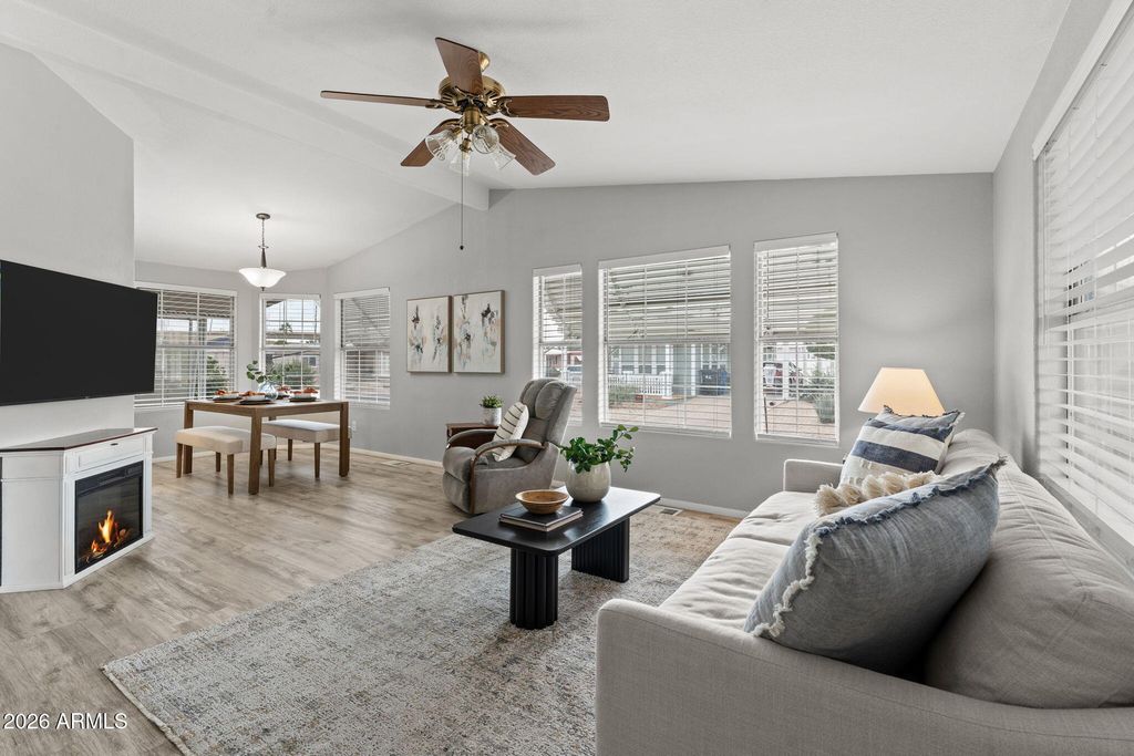 Image 11 of property listing at 2401 W SOUTHERN Avenue 155, Tempe, AZ 85282