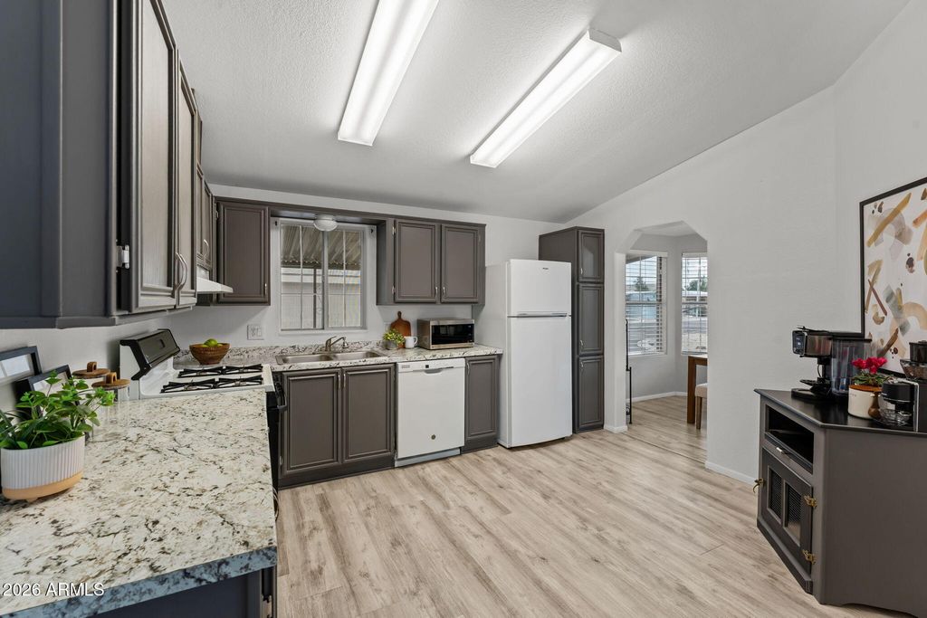 Image 5 of property listing at 2401 W SOUTHERN Avenue 155, Tempe, AZ 85282
