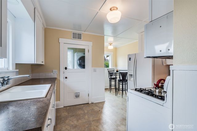 220 S 47th Street, Tacoma, WA 98408